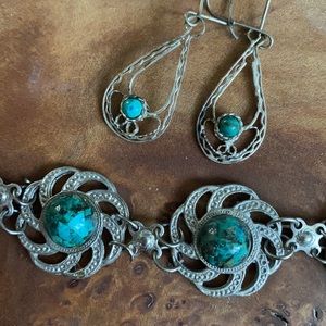 Bracelet and earrings